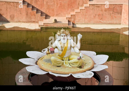 2016 statue de Brahma en Brahma kund à Vrindavan Mathura Uttar Pradesh, Inde, Asie du Sud Banque D'Images