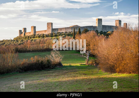 Les murs du village médiéval de Monteriggioni, près de Sienne, Italie Banque D'Images