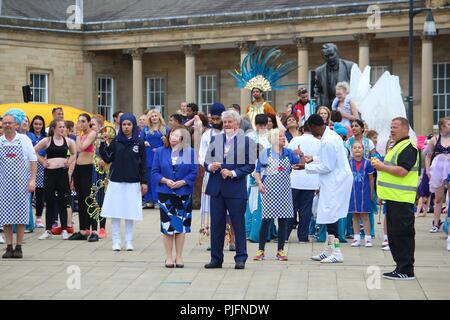 HUDDERSFIELD, UK - 10 juillet 2016 : Les gens prennent part à Huddersfield Carnaval dans le Royaume-Uni. La Caribbean Carnival est un événement en plein air avec un 31 oui Banque D'Images