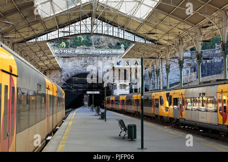 Porto, Portugal - mars 4, 2015 : la gare de São Bento Banque D'Images