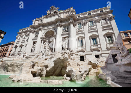 L'Italie, Lazio, Rome, Piazza di Trevi, Baroque ou la fontaine de Trevi Fontana di Trevi commencé par Nicola Salvi en 1732 et complété par divers artistes en 1762. Banque D'Images