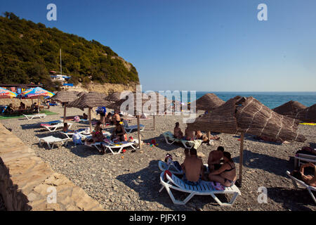 Les touristes en vacances, Durso beach, Russie Banque D'Images