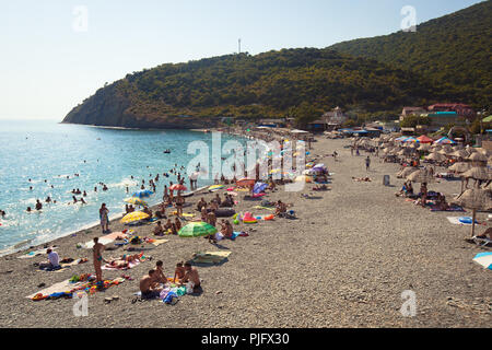 Les touristes en vacances, Durso beach, Russie Banque D'Images