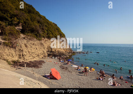 Les touristes en vacances, Durso beach, Russie Banque D'Images