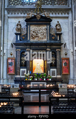 La cathédrale de Cologne, les Mages autel (Autel des Trois Rois), en marbre noir et de l'albâtre pâle Heribert Neuss entre 1668 et 83 Banque D'Images