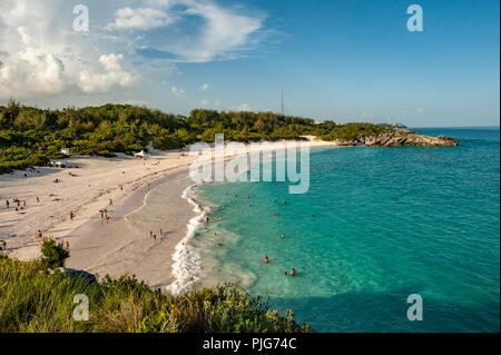 Les Bermudes beach et l'aigue-marine eaux de King's Wharf et Horseshoe ...