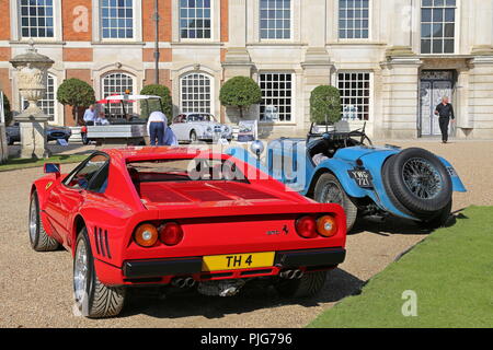 Ferrari 288 GTO (1983) et l'Alfa Romeo 8C 2300 Spider (1932), Concours d'élégance 2018, 2 septembre 2018. Hampton Court Palace, Londres, Royaume-Uni, Europe Banque D'Images