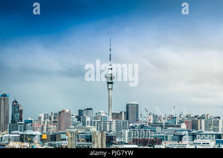 Auckland City avec la Sky Tower dans le milieu Banque D'Images