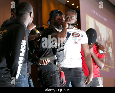 Les rappeurs de forage mis gospel artists 'espère effectuer des concessionnaires sur scène lors d'un événement tenu au Nation SAVS le Riverbank Park Plaza, Londres. Banque D'Images