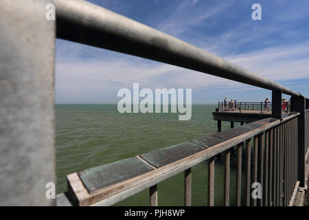 Donnant sur la mer du Nord à partir de la jetée à Southwold, Suffolk, UK. Banque D'Images