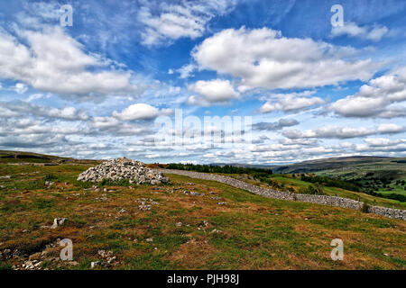 Vue sur la partie supérieure de la vallée de carrière Wharfe Threshfield marche à l'échelle de Conistone North Yorkshire Banque D'Images