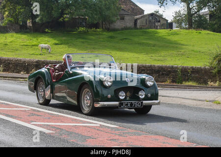 1955 50 vert Triumph TR2 Classic, vintage, vétéran, voitures d'antan, les objets de collection restaurés à Hoghton Towers car Rally, Royaume-Uni Banque D'Images