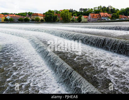 Vue de la rivière Lech dans le centre historique de la ville de Landsberg am Lech en Bavière, Allemagne Banque D'Images