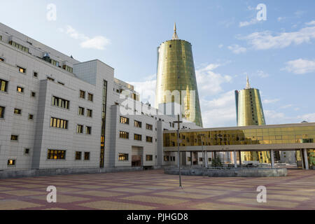 Quartier des affaires avec des maisons modernes de ministères dans le centre d'Astana, Kazakhstan Banque D'Images