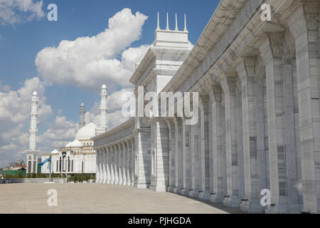 Vue de l'Eli Kazakh Monument sur la place de l'indépendance à Astana, la capitale du Kazakhstan Banque D'Images