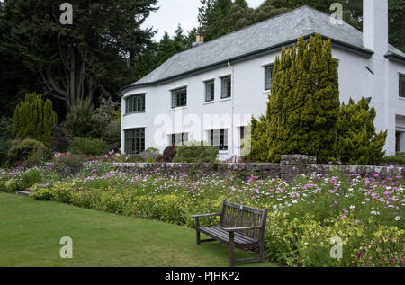 Inverewe House, Poolewe, Ecosse, photographié du jardin sur une claire journée d'été. Banque D'Images