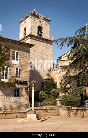 L'Espagne, la Galice, La Corogne, Vieille Ville, Ciudad Vieja, Iglesia de Santiago, Plaza de la Constitución Banque D'Images