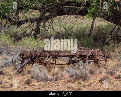 Vieux wagon près de la Fremont River, Fruita, Capitol Reef National Park, en Utah. Banque D'Images