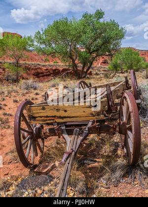 Vieux wagon près de la Fremont River, Fruita, Capitol Reef National Park, en Utah. Banque D'Images