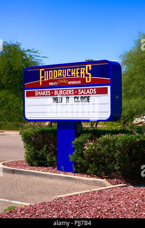 Fuddruckers, cuisine américaine, restauration rapide restaurant hamburger occasionnels sign in Tucson, AZ Banque D'Images