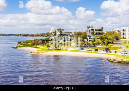 Les petites plages de sable par l'homme au point éructe à la fin de Mill Point Road, South Perth, Australie occidentale Banque D'Images