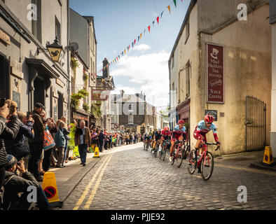 Ulverston, UK. 7 septembre 2018. Le groupe de tête du Tour de Bretagne à Ulverston, Cumbria. Crédit : Rob Sutherland/Alamy Live News Banque D'Images