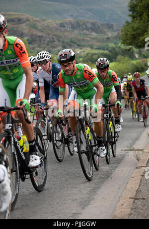 Furness, UK. 7 septembre 2018. Une forme de l'équipe csf Bardiani s'attaquer à la montée avant la descente vers Keswick. Crédit : STEPHEN FLEMING/Alamy Live News Banque D'Images