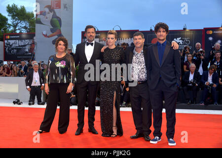 Venise, Italie. 07Th Nov, 2018. 75e Festival du Film de Venise, le tapis rouge du film 'One Nation One King'. Sur la photo : Noémie Lvovsky, Laurent Lafitte, Céline Sallette, Pierre Schoeller, Louis Garrel : Crédit Photo Agency indépendante/Alamy Live News Banque D'Images