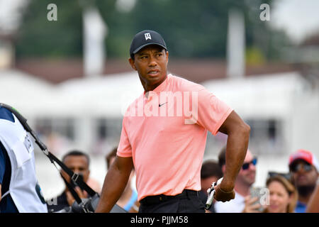 Newtown Square, Pennsylvanie, USA : Vendredi 7 Septembre 2018 : Tiger Woods marche sur 11e boîte de pièce en t au cours de la deuxième série de la BMW au Championnat de Golf Aronimink à Newtown Square, Pennsylvanie. Gregory Vasil/CSM Crédit : Cal Sport Media/Alamy Live News Banque D'Images