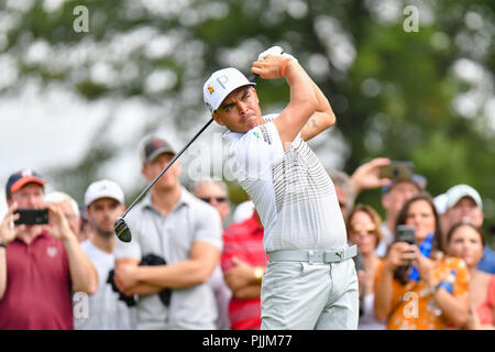 Newtown Square, Pennsylvanie, USA : Vendredi 7 Septembre 2018 : Rickie Fowler hits son coup de départ au 12e trou au cours de la deuxième série de la BMW au Championnat de Golf Aronimink à Newtown Square, Pennsylvanie. Gregory Vasil/CSM Crédit : Cal Sport Media/Alamy Live News Banque D'Images