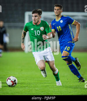 Mitrovica, au Kosovo. 7 septembre 2018. Ryan Manning de République d'Irlande vient de l'avant sur la balle Crédit : Nikola Krstic/Alamy Live News Banque D'Images