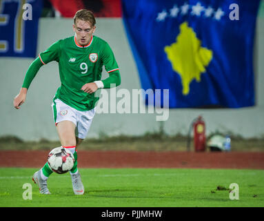 De Mitrovica, au Kosovo. 7 septembre 2018. En vertu de l'UEFA 21 championnat d'Apply, Kosovo U21 contre République d'Irlande U21 ; Ronan Curtis de République d'Irlande vient de l'avant sur la balle : Action Crédit Plus Sport Images/Alamy Live News Banque D'Images