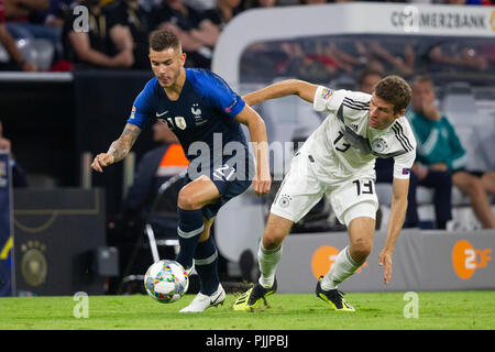 Munich, Allemagne. 06 Sep, 2018. Lucas HERNANDEZ (#  21, FRA) dans les duels avec Thomas Mueller (MvúLLER) (n° 13, FRA). Soccer Laenderspiel, Allemagne (GER) - France (FRA) 0 : 0, Ligue de l'UEFA, la saison 2018/2019, le 09/06/2018 à Muenchen/ALLIANZARENA/Allemagne. Note de rédaction : DFB règlement interdit toute utilisation des photographies comme des séquences d'images et/ou quasi-vidéo. ¬ | Conditions de crédit dans le monde entier : dpa/Alamy Live News Banque D'Images