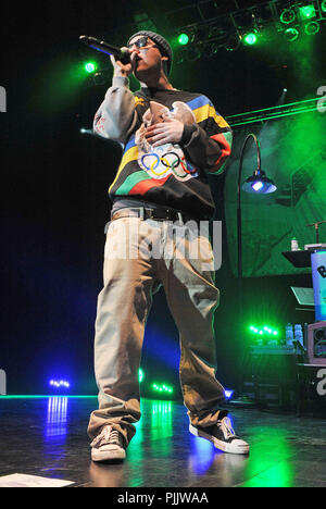 Pittsburgh, Pennsylvanie, États-Unis. 30 octobre 2008. 07 septembre 2018 - Mac Miller mort à 26 d'une surdose apparente de drogue. Photo du fichier : 09 décembre 2011 - Pittsburgh, PA - le rappeur MAC MILLER se produit devant une foule à guichets fermés lors d'un arrêt sur son ''Blue Slide Park Tour'' dans sa ville natale tenue au Stage AE. Crédit photo : Jason l Nelson/AdMedia crédit : Jason l Nelson/AdMedia/Alamy Live News Banque D'Images