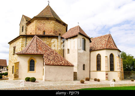 Eglise de Saint Pierre et Saint Paul à Ottmarsheim du XI siècle, Alsace, France. Banque D'Images