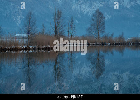 L'humeur du soir au lac de Eichsee en hiver, près de Kochel, Alpes bavaroises, Upper Bavaria, Bavaria, Germany Banque D'Images