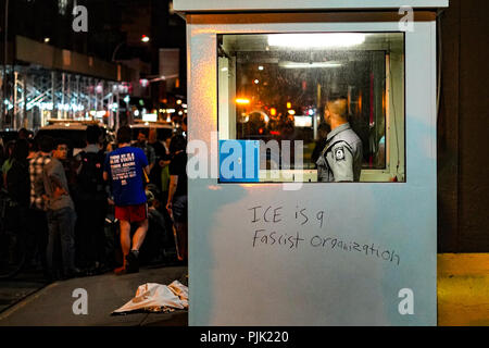 NEW YORK - extérieur : l'édifice fédéral sur 201 Varick Street pour protester contre le Président Donald Trump's de séparation de la famille et des actions du programme par l'Immigration et des douanes dans le cadre de la 'ICE' occupent des manifestations dans tout le pays. Banque D'Images