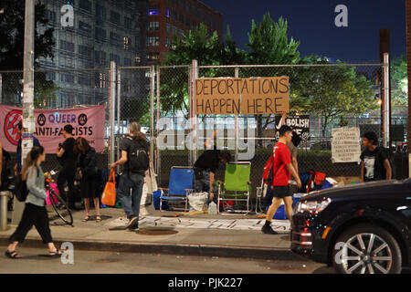 NEW YORK - extérieur : l'édifice fédéral sur 201 Varick Street pour protester contre le Président Donald Trump's de séparation de la famille et des actions du programme par l'Immigration et des douanes dans le cadre de la 'ICE' occupent des manifestations dans tout le pays. Banque D'Images