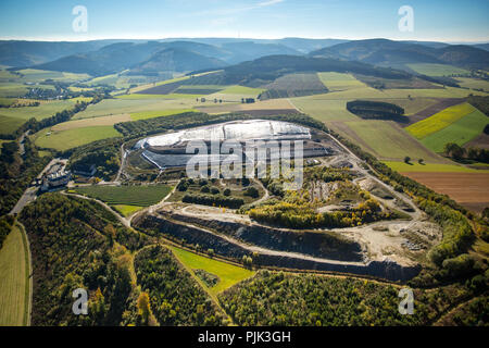 Vue aérienne, l'enfouissement, dépotoir, Frielinghausen, Meschede, Rhénanie-Palatinat, Hesse, Allemagne Banque D'Images