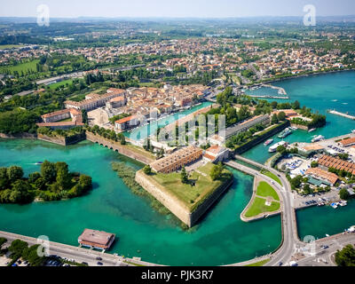 Vue aérienne, Comune di Peschiera del Garda sur la rivière Mincio, Fortificazioni, fortifications, Lake Garda, Lac de Garde, dans le Nord de l'Italie, Vénétie, Italie Banque D'Images