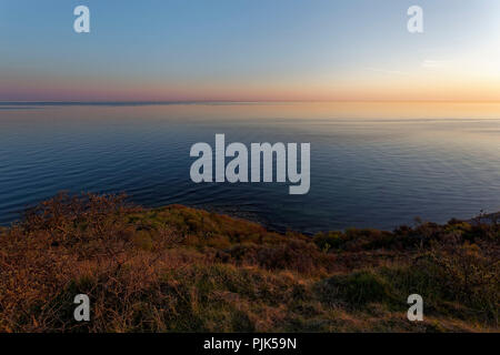 Le lever du soleil sur la mer Baltique et la Bodden, vu de l'île de Hiddensee, Poméranie occidentale Lagoon Salon National Park Banque D'Images