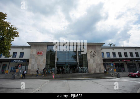 Gare à la Bahnhofstrasse, Rosenheim, Bavière, Allemagne Banque D'Images