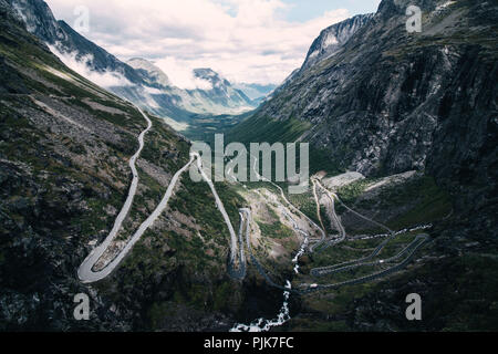 La Norvège, Møre og Romsdal, Trollstigen, mountain pass Banque D'Images