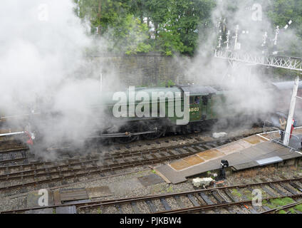 Vapeur blanche de la locomotive à vapeur Flying scotsman à l'est Chemin de fer lancashire quittant la gare de Bury Bolton Street à bury lancashire royaume-uni Banque D'Images