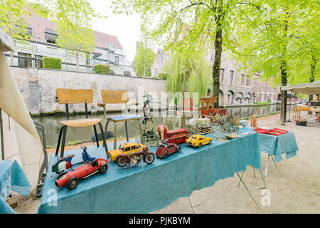 Brugge, APR 28 : belle vue sur la rue et les vendeurs de rue de la ville on APR 28, 2018 à Brugge, Beligum Banque D'Images