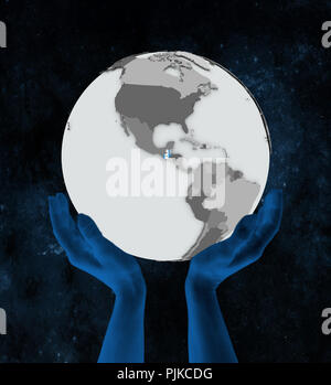Guatemala avec drapeau sur le globe dans les mains dans l'espace. 3D illustration. Banque D'Images
