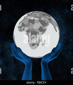 Le Rwanda avec drapeau sur le globe dans les mains dans l'espace. 3D illustration. Banque D'Images