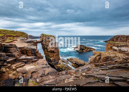 Les falaises Yesnaby sur les îles Orkney Banque D'Images