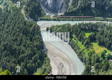 Vue à partir de la plate-forme d'observation, il Spir dans gorges du Rhin près de Conn, région Surselva, canton des Grisons, Suisse Banque D'Images