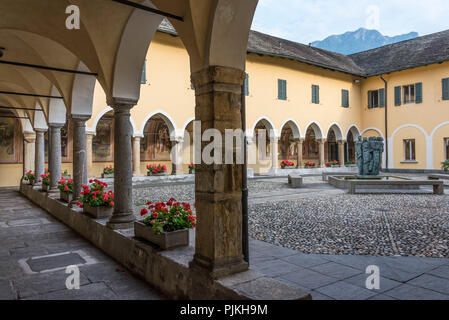 Cloître de l'église de Santa Maria delle Grazie, Lugano, Tessin, Suisse Banque D'Images